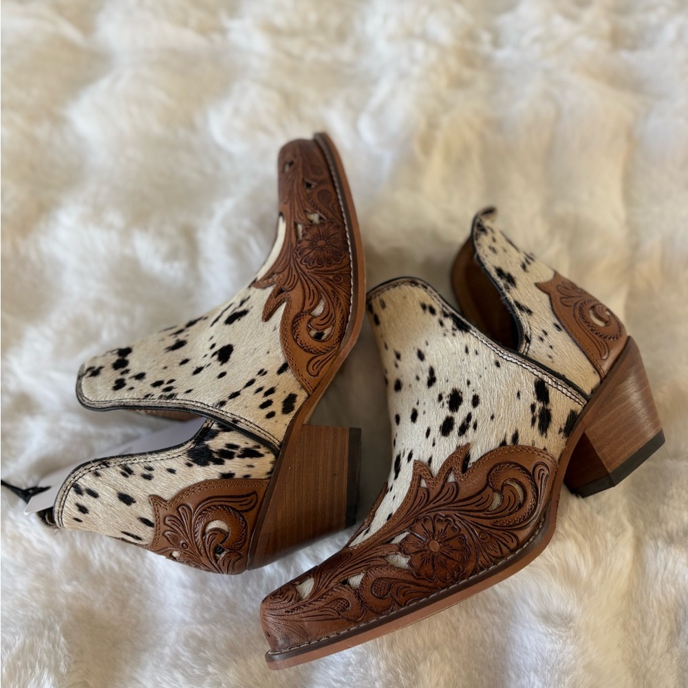 MYRA- WEST STREET WESTERN HAND-TOOLED BOOTIES IN BLACK & WHITE - Picture 12 of 12